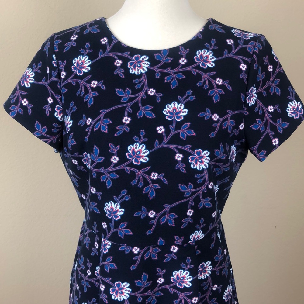 NWT LOFT Black w/Blue Pink and White Floral Pocketed Dress - Size 6 Petite - Picture 2 of 13